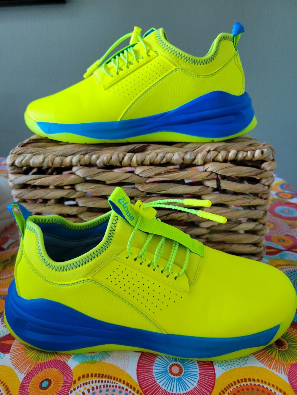 Clove Women's ClassicNeon Yellow / Blue